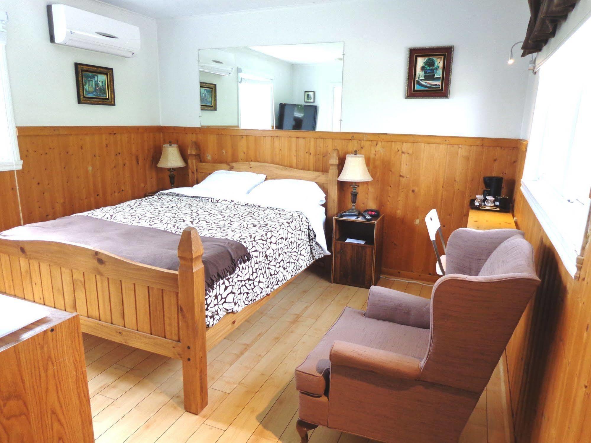 Waterloo Motel Des Deux Lacs מראה חיצוני תמונה